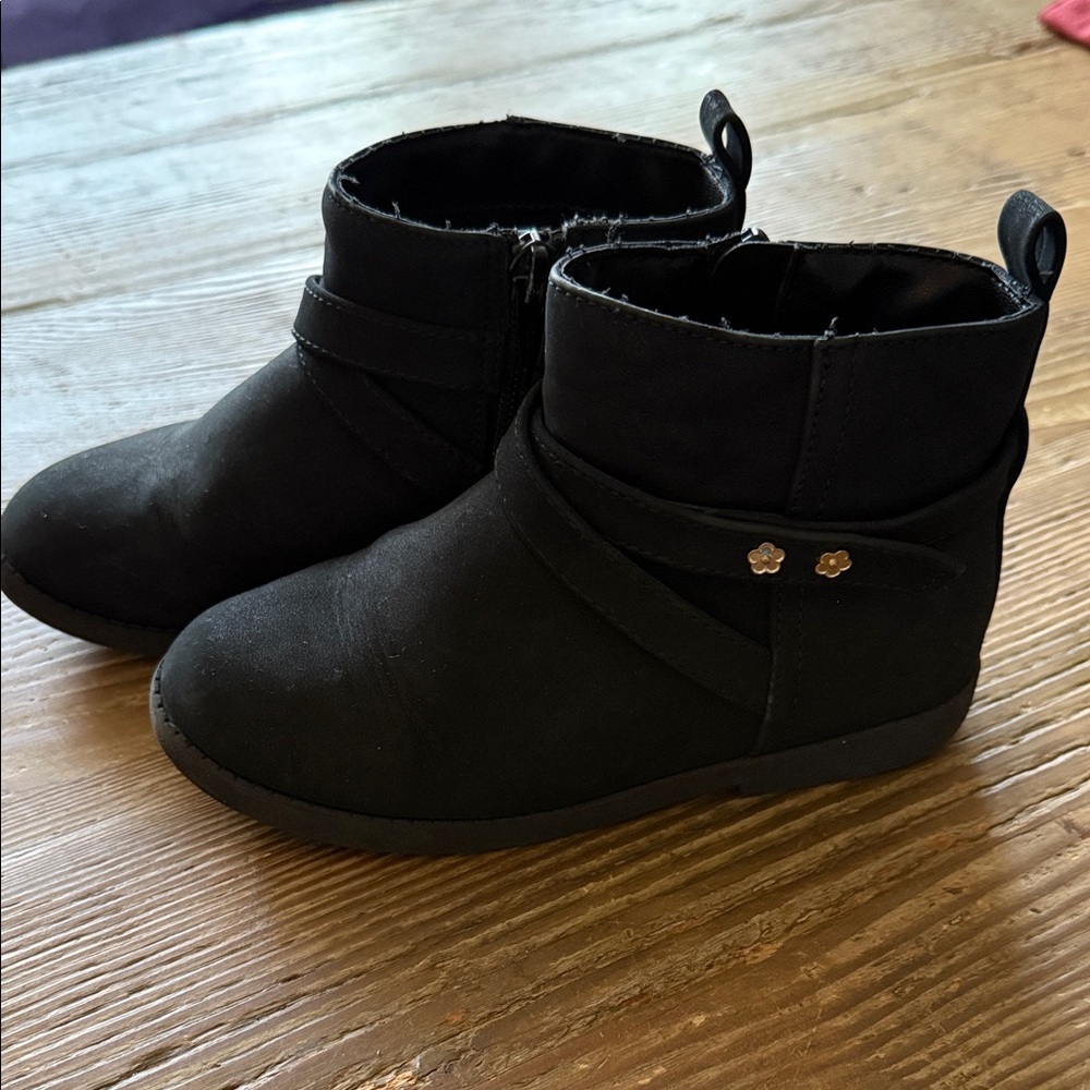 Place Black Kids Boots with Floral Embellishments zipper side closure